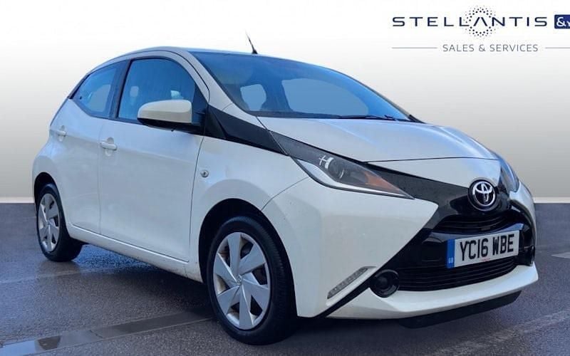 Used Toyota Aygo X-play 69 HP (50 kW) 2018 Hatchback