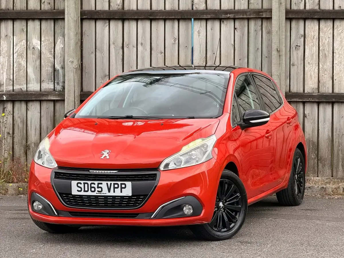 Used Peugeot 208 Allure 82 HP (60 kW) 2015 Orange Hatchback