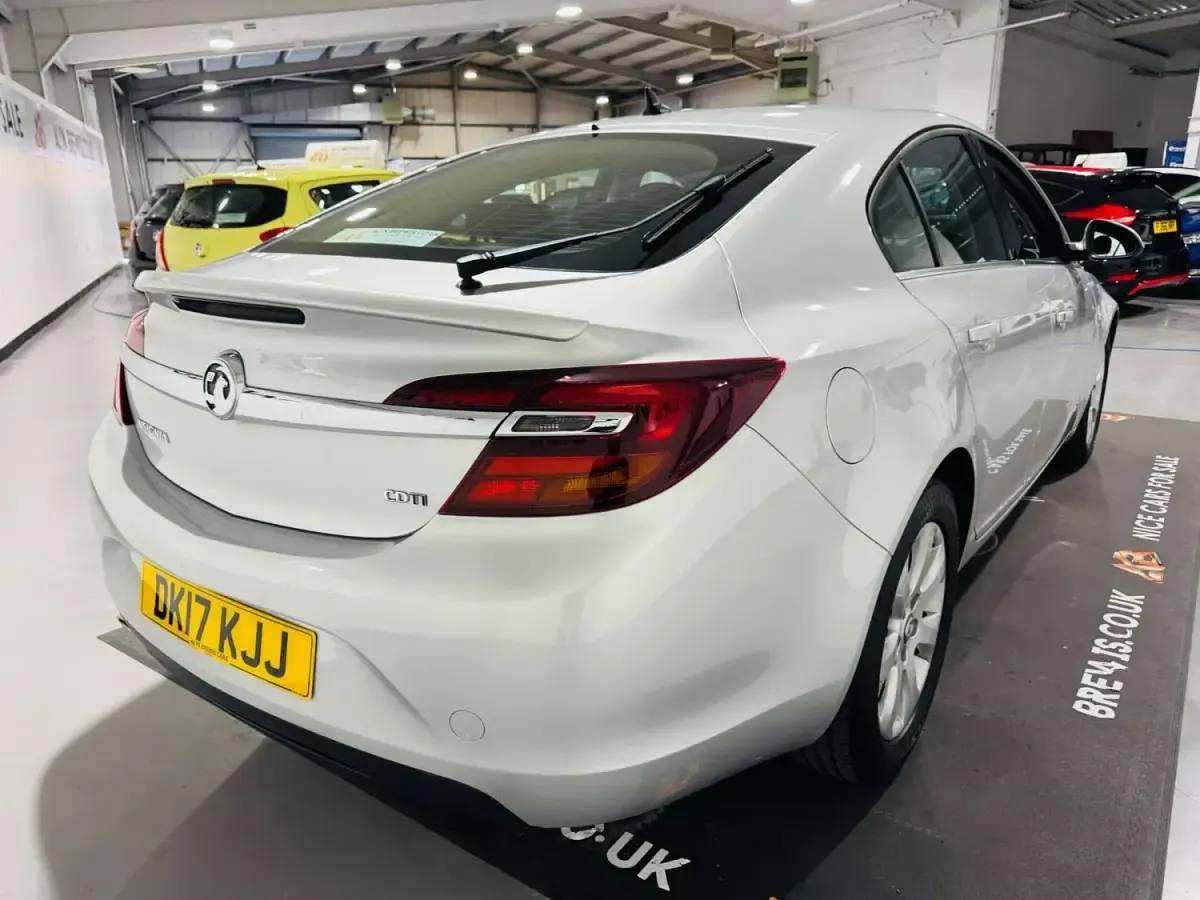 Second-hand Vauxhall Insignia SRi 2017 Argintiu Hatchback