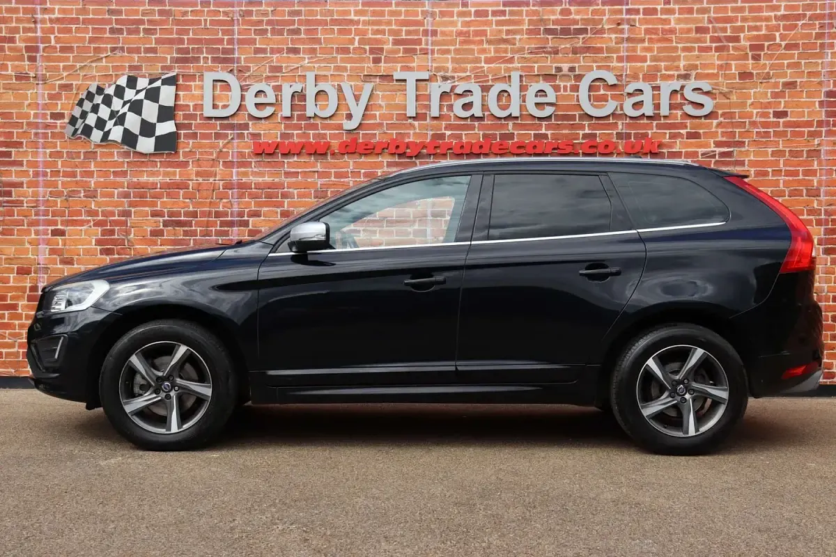 Used Volvo XC60 R-Design 215 HP (158 kW) 2015 Black SUV