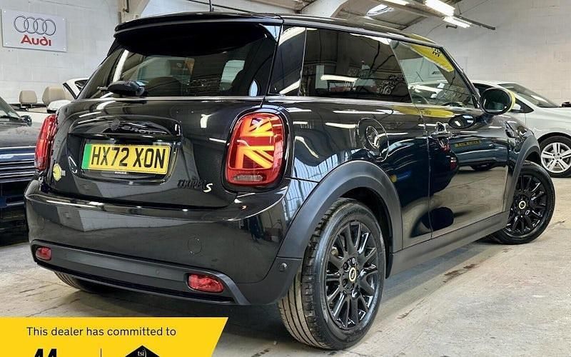 Begagnad Mini Cooper Level 2 135 kW (184 HK) 2023 Halvkombi