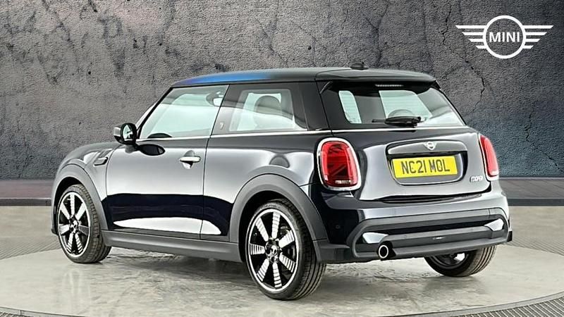 Usado Mini Cooper Exclusive 136 CV (100 kW) 2021 Negro Utilitario