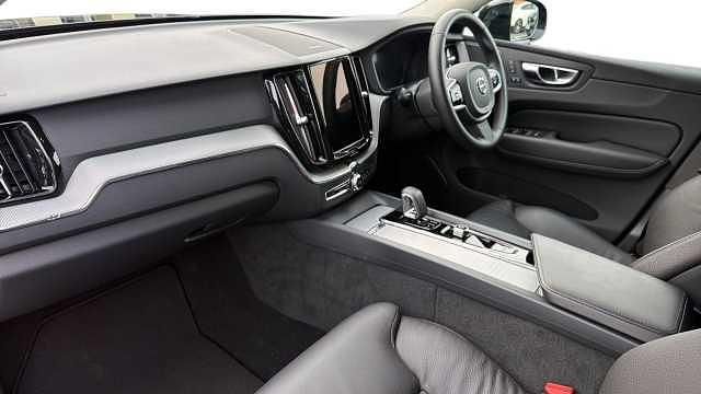 Used Volvo XC60 Plus 247 HP (181 kW) 2025 SUV