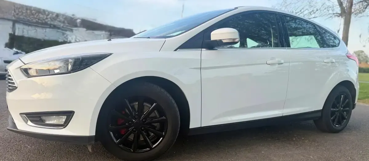 Usado Ford Focus Titanium 125 HP (91 kW) 2015 Branco Citadino