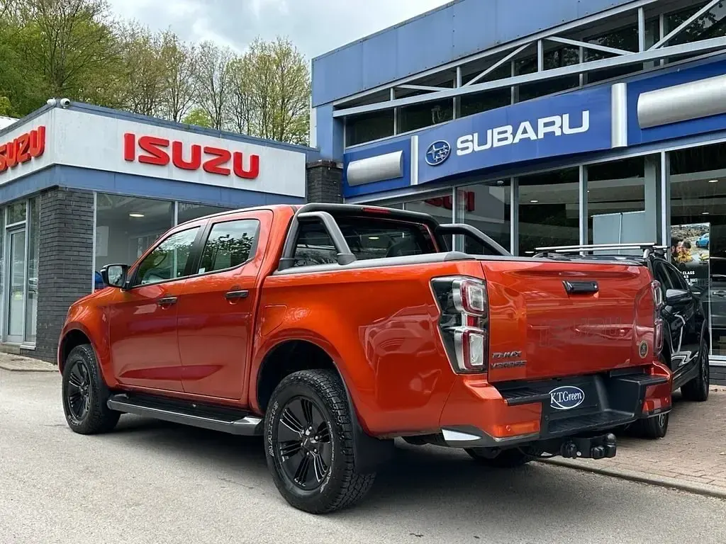 Usado Isuzu D-Max 164 HP (120 kW) 2023 Laranja Pickup