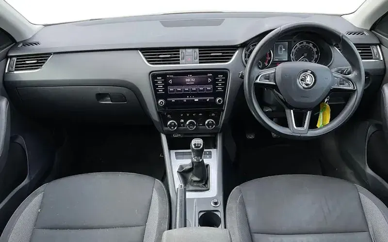 Used Skoda Octavia SE 150 HP (110 kW) 2018 White Estate