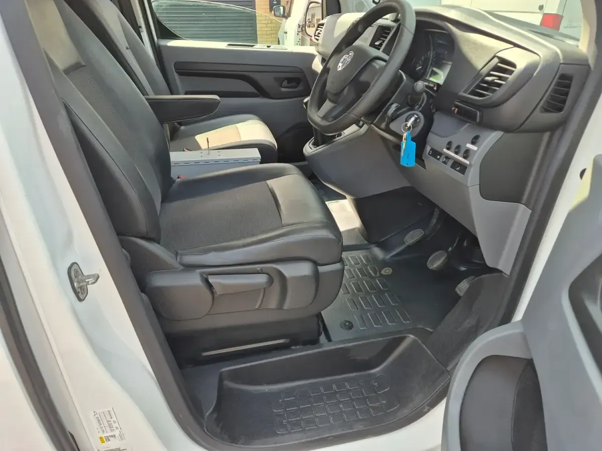 Used Vauxhall Vivaro Edition 100 HP (73 kW) 2019 White MPV
