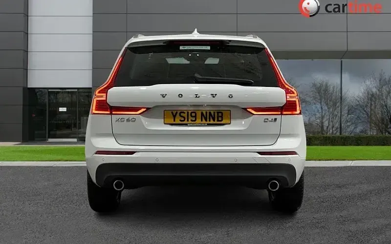 Used Volvo XC60 Momentum 190 HP (139 kW) 2019 White SUV