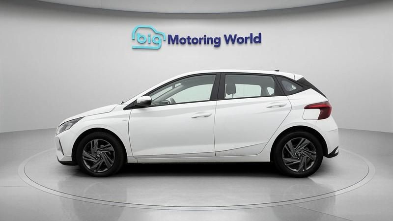 Used Hyundai i20 SE 99 HP (72 kW) 2023 White Hatchback