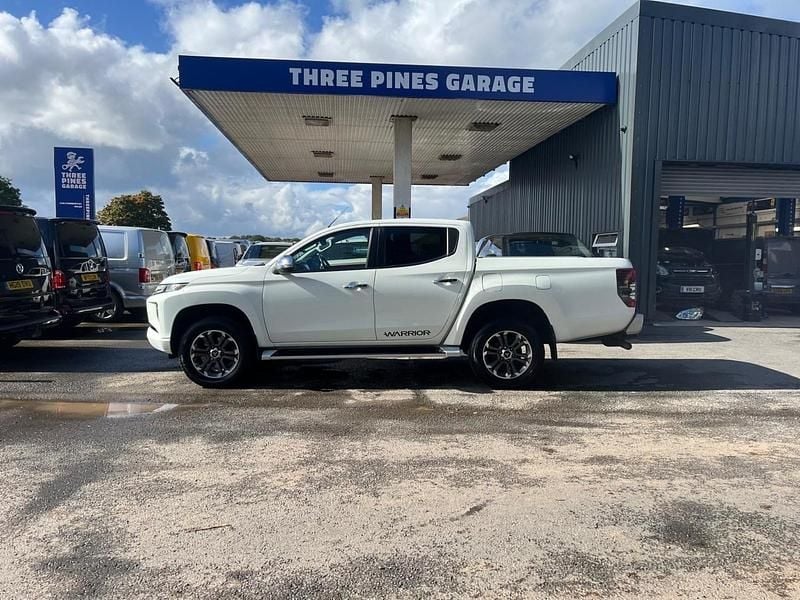 White Used 2020 Mitsubishi L200 Warrior Pickup | £13,329 (Good price) - Image 1/4