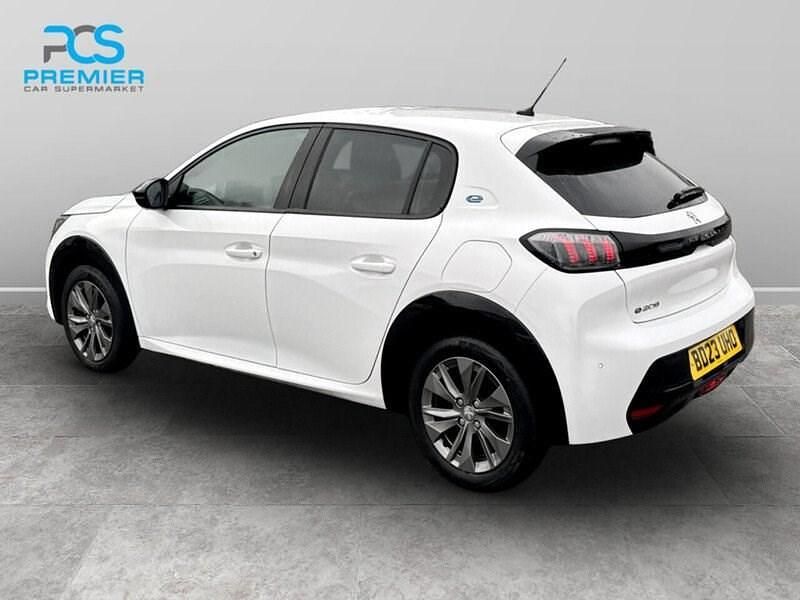 Used Peugeot e-208 Allure+ 100 kW (136 HP) 2023 White Hatchback