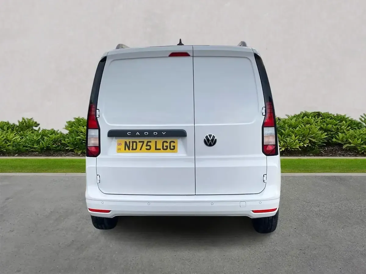Usado VW Caddy 102 HP (75 kW) 2025 Branco Monovolume