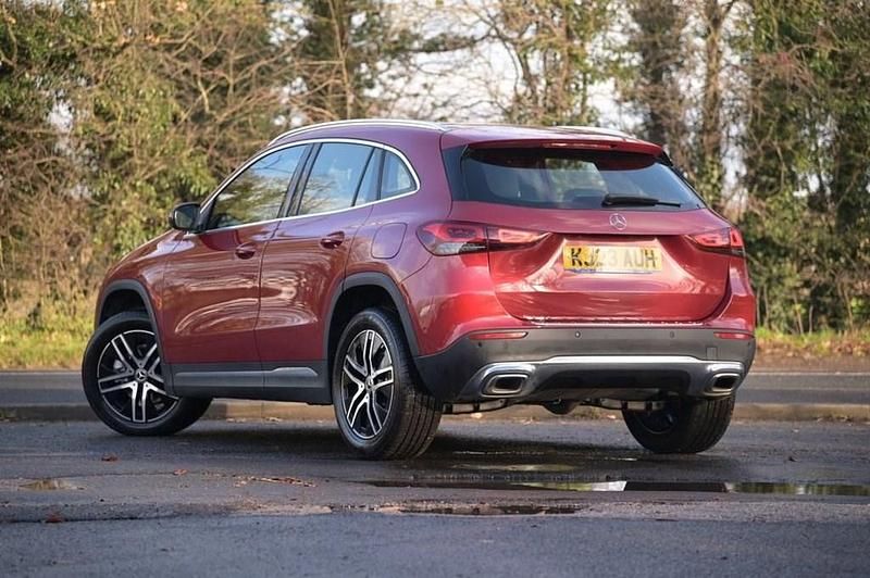 Used Mercedes GLA200 Executive 163 HP (119 kW) 2023 Red SUV