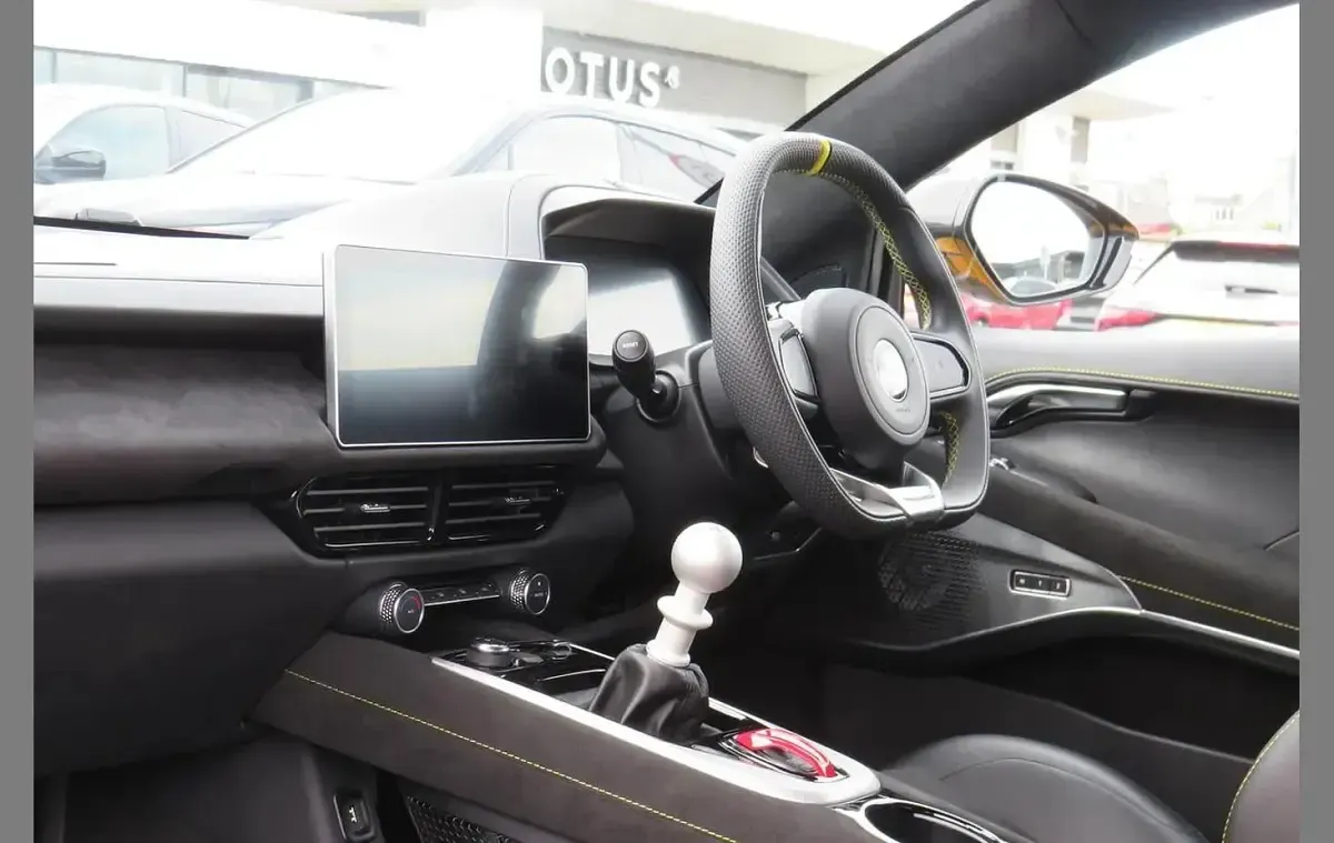 Used Lotus Emira 405 HP (297 kW) 2026 Yellow Coupe