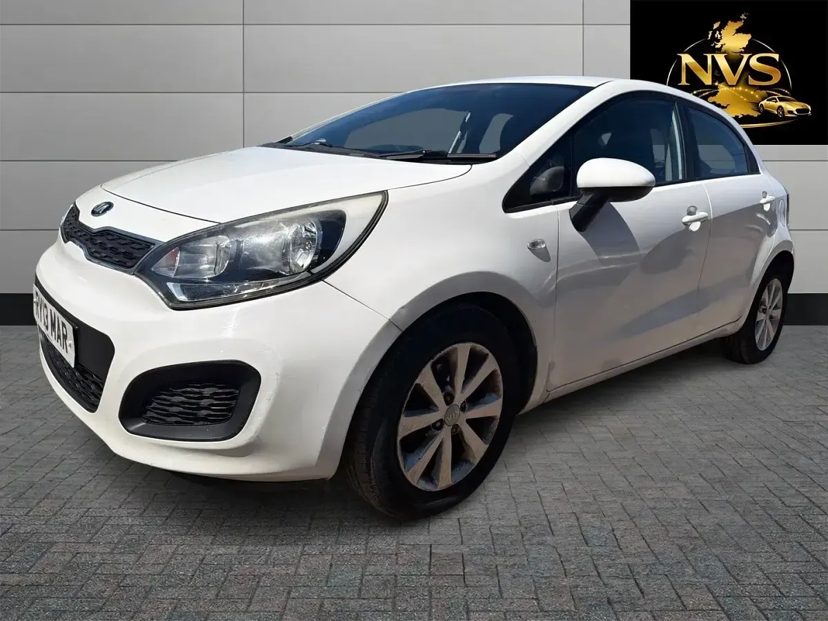 Used Kia Rio 75 HP (55 kW) 2014 White Hatchback