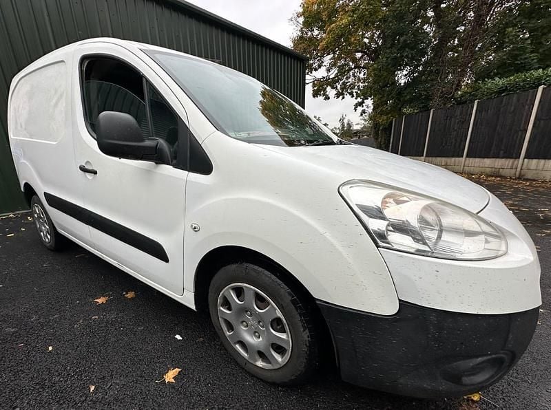 White Used 2013 Peugeot Partner MPV | £2,250 (Fair price) - Image 1/4