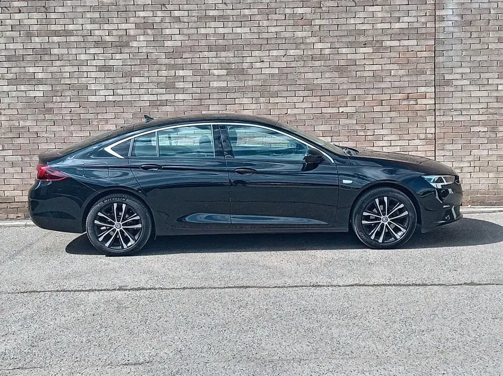 Used Vauxhall Insignia Edition 122 HP (89 kW) 2022 Black Hatchback