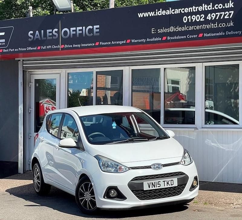 White Used 2015 Hyundai i10 SE Hatchback | £3,995 (Good price) - Image 1/3