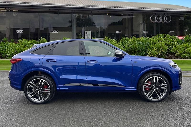 New Audi Q5 Sportback Premium 2026 Blue SUV