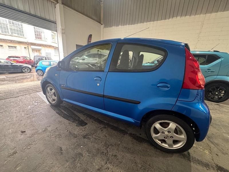 Second-hand Peugeot 107 68 CP (50 kW) 2009 Albastru Hatchback