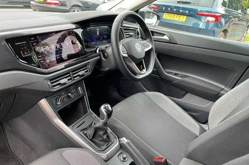Used VW Polo Life 80 HP (58 kW) 2024 Black Hatchback