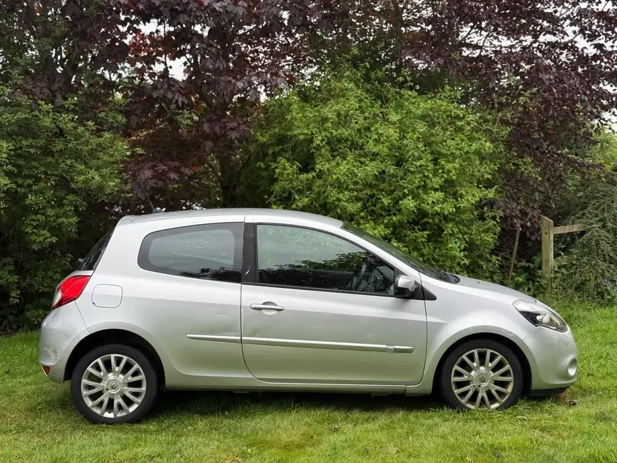 Używany Renault Clio II Dynamique 2010 Srebrny Hatchback