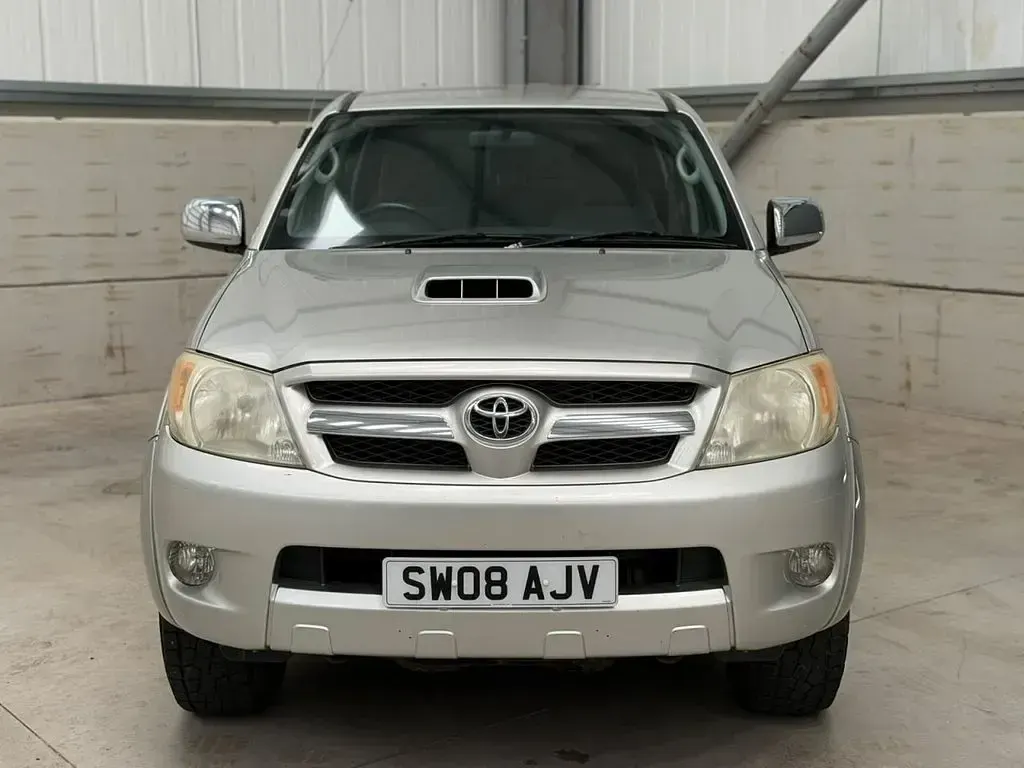 Used Toyota HiLux 171 HP (125 kW) 2008 Silver Pickup