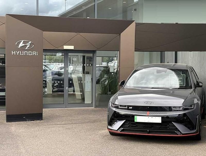 Used Hyundai i10 SE 2023 Atlas white Hatchback