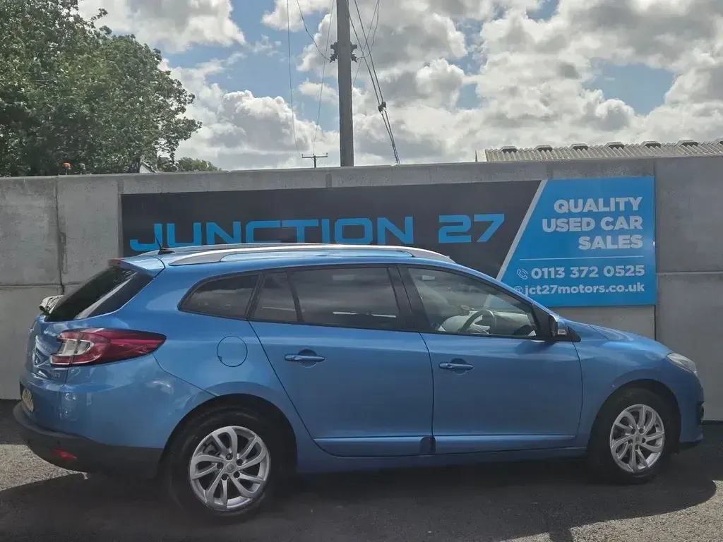Used Renault Mégane GrandTour Dynamique 110 HP (80 kW) 2014 Blue Estate