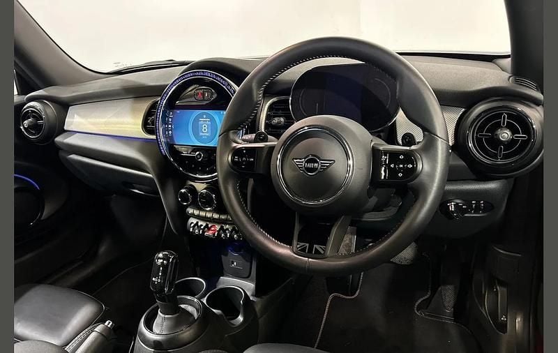 Begagnad Mini Cooper S Exclusive 188 HK (138 kW) 2023 Röd Halvkombi