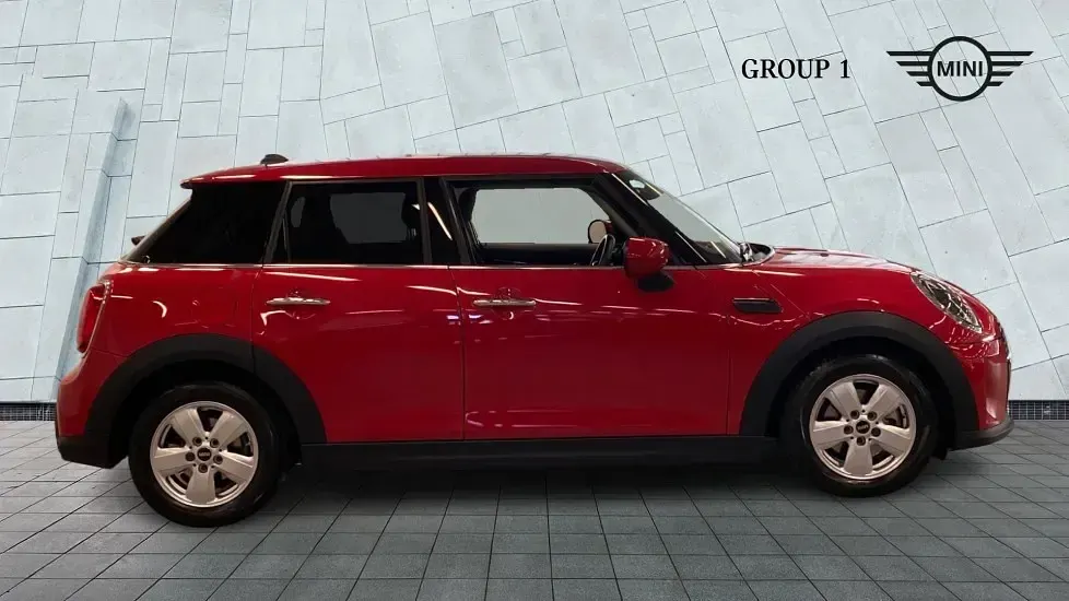 Usado Mini Cooper Classic 134 HP (98 kW) 2023 Vermelho Citadino