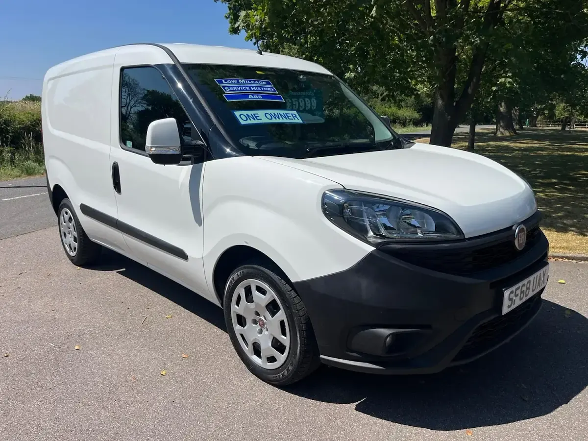 Used Fiat Doblò 95 HP (69 kW) 2018 White MPV