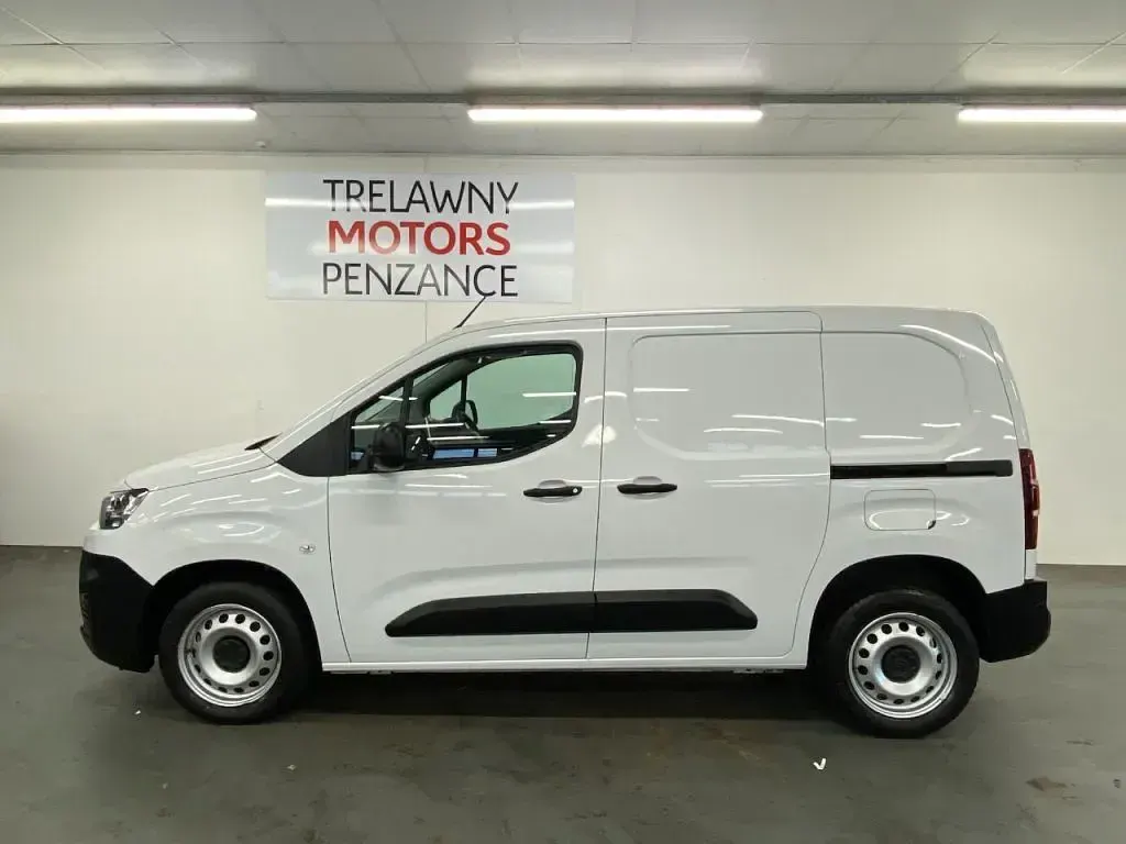 Used Citroën Berlingo 100 HP (73 kW) 2023 White MPV