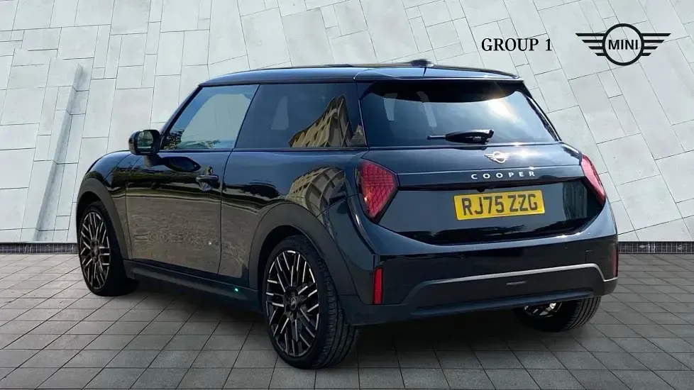 New Mini Cooper Hatch 113 kW (154 HP) 2025 Black Hatchback