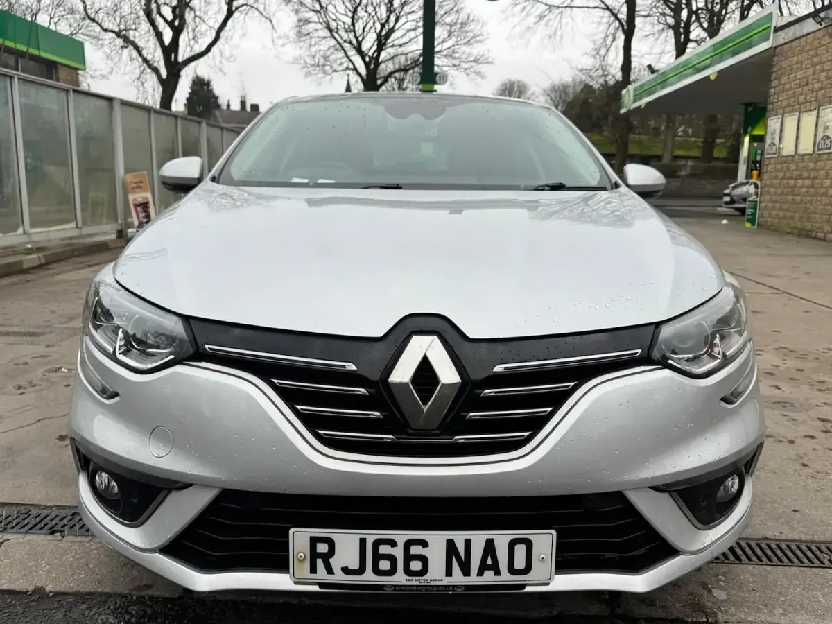 Used Renault Mégane Dynamique 130 HP (95 kW) 2016 Silver Hatchback