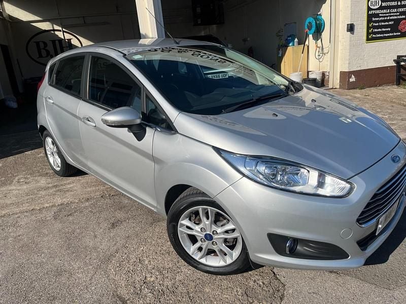 Used Ford Fiesta Zetec 82 HP (60 kW) 2014 Silver Hatchback
