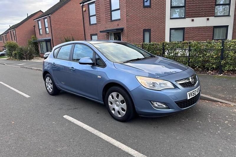 Blue Used 2010 Vauxhall Astra Hatchback | £1,895 (Good price) - Image 1/1