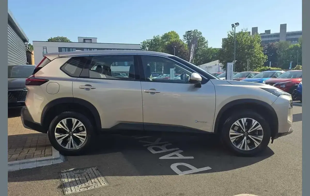 Used Nissan X-Trail Acenta Premium 213 HP (156 kW) 2023 Silver SUV