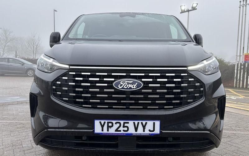 Used Ford Tourneo Titanium 136 HP (100 kW) 2025 MPV