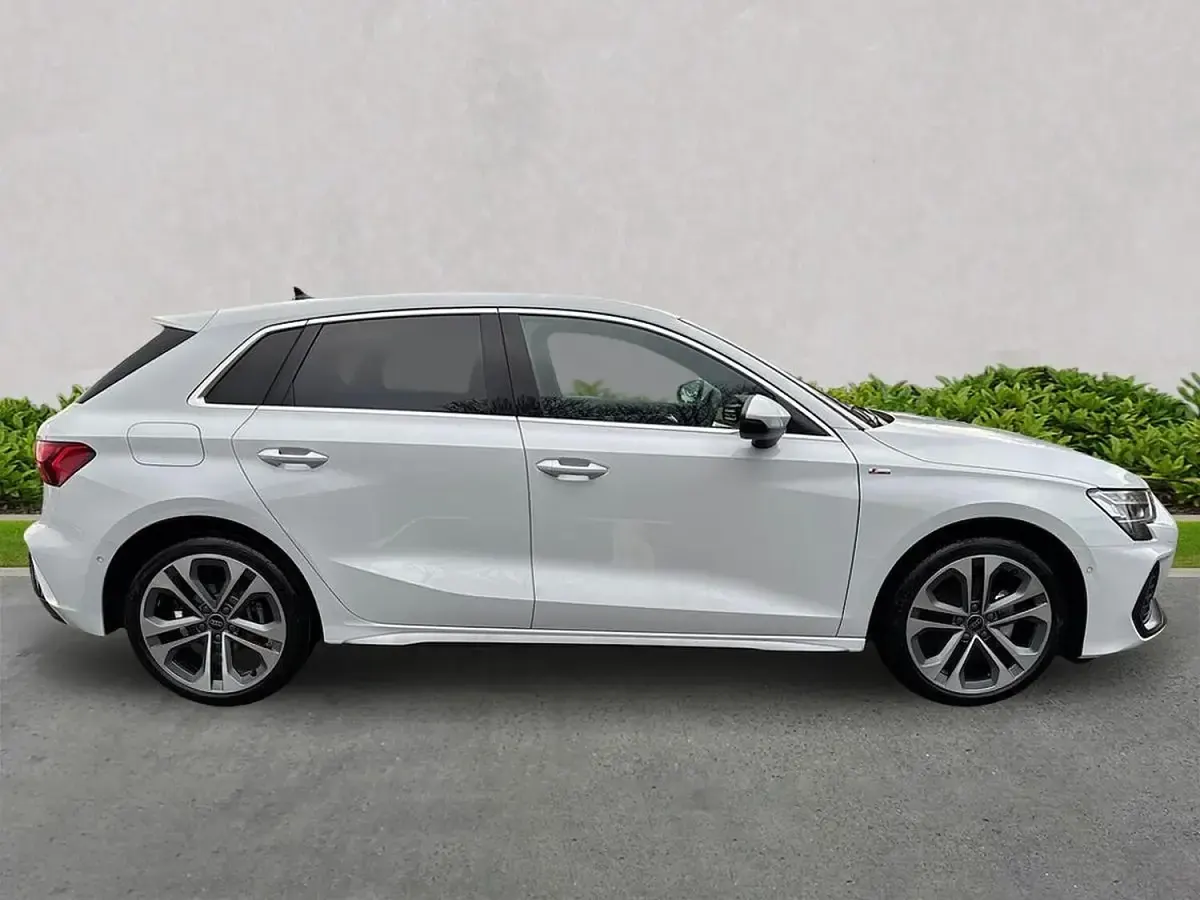 Used Audi A3 Sportback S-Line 150 HP (110 kW) 2025 White Hatchback