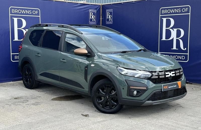 Green Used 2024 Dacia Jogger Extreme MPV | £19,499 - Image 1/3