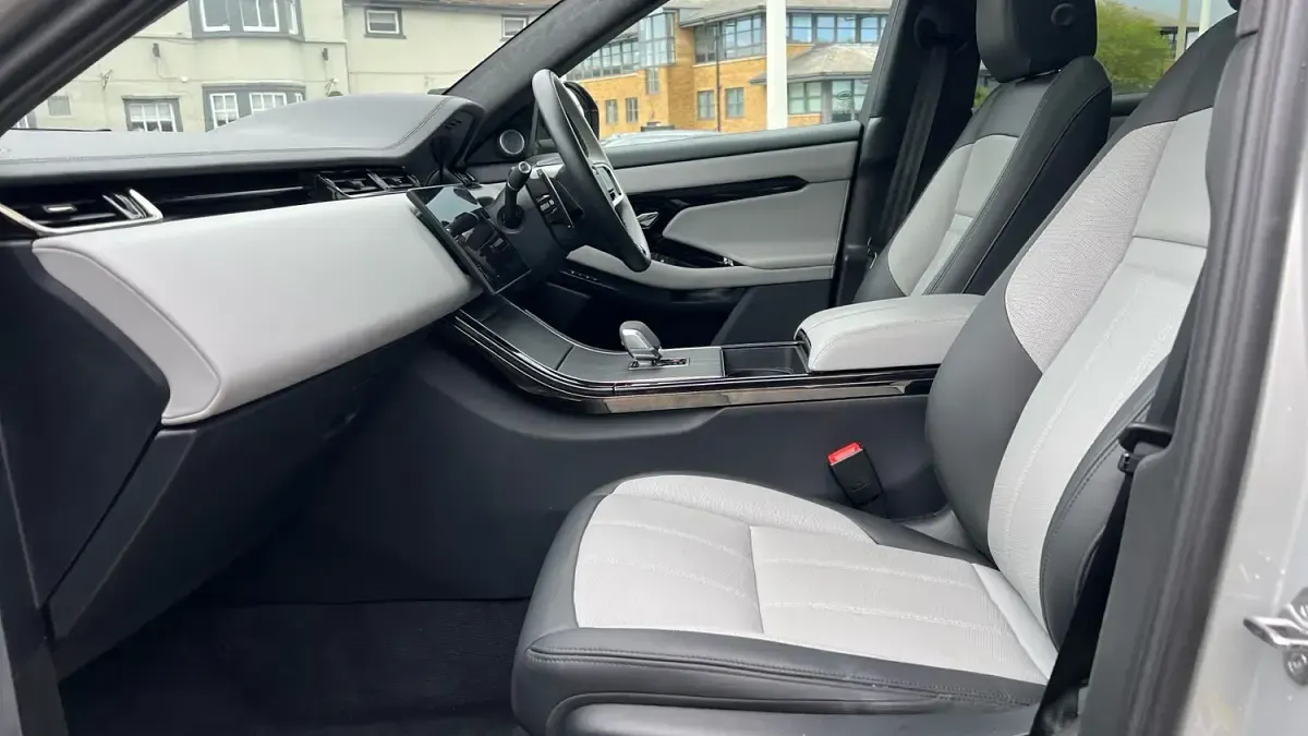 Used Land Rover Range Rover evoque Autobiography 200 HP (147 kW) 2025 Silver SUV