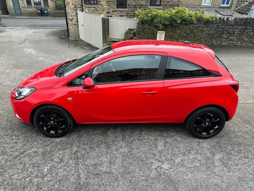 Used Vauxhall Corsa SRi 75 HP (55 kW) 2017 Red Hatchback