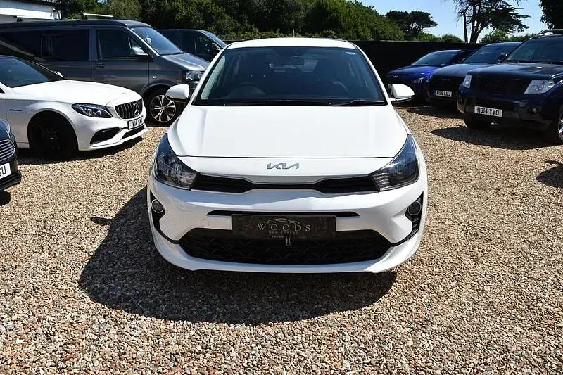 Used Kia Rio 84 HP (61 kW) 2021 White Hatchback