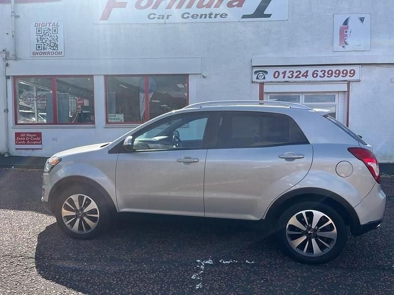 Used SsangYong Korando 175 HP (128 kW) 2015 White Estate