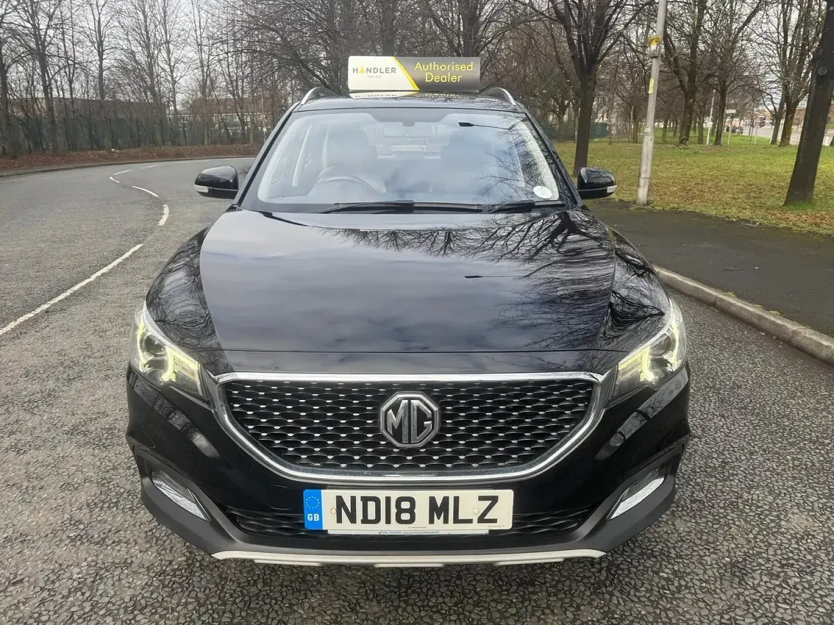 Käytetty MG ZS Exclusive 106 HP (77 kW) 2018 Musta Katumaasturi