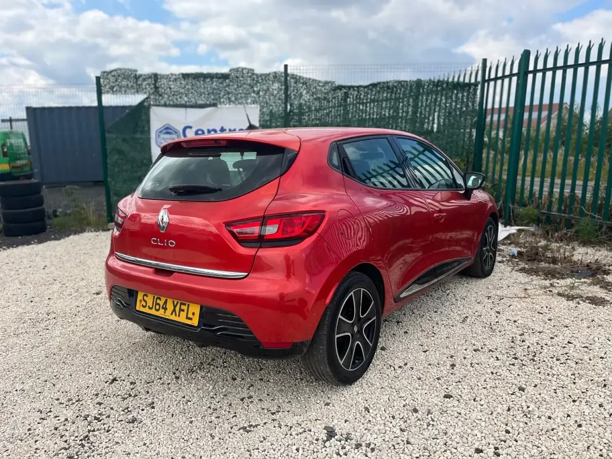 Used Renault Clio Dynamique 75 HP (55 kW) 2014 Red Hatchback