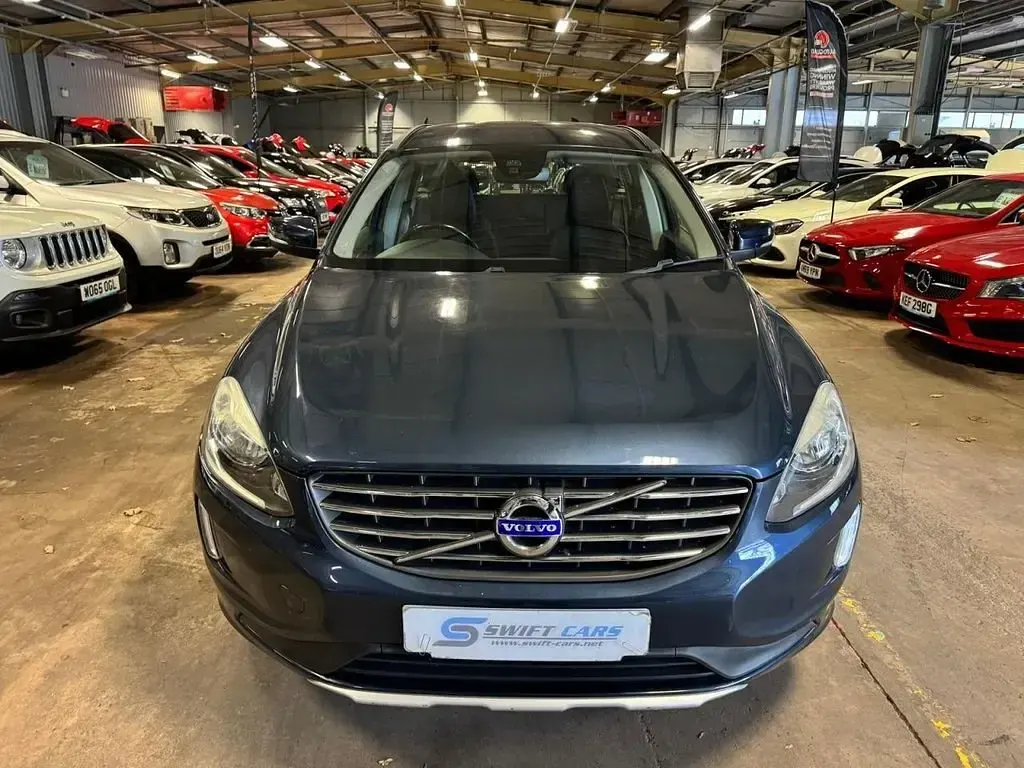 Usado Volvo XC60 SE 181 CV (133 kW) 2014 Azul SUV