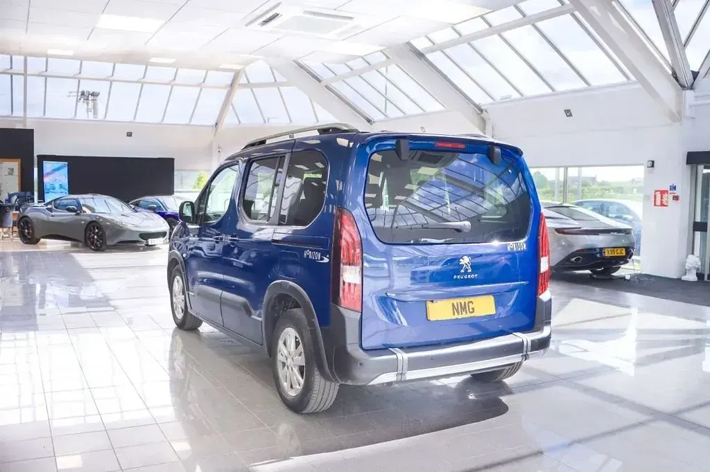 Begagnad Peugeot Rifter Allure Premium 2021 Blå Minibuss
