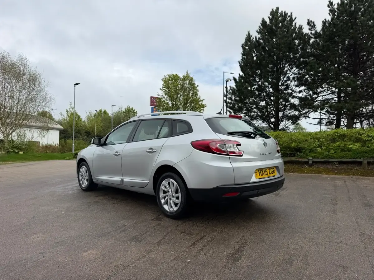 Usado Renault Mégane GrandTour Dynamique 2015 Prateado Carrinha